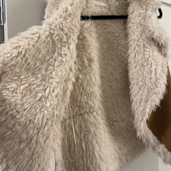 Two by Vince Camuto Faux Fur Vest - Picture 3 of 4